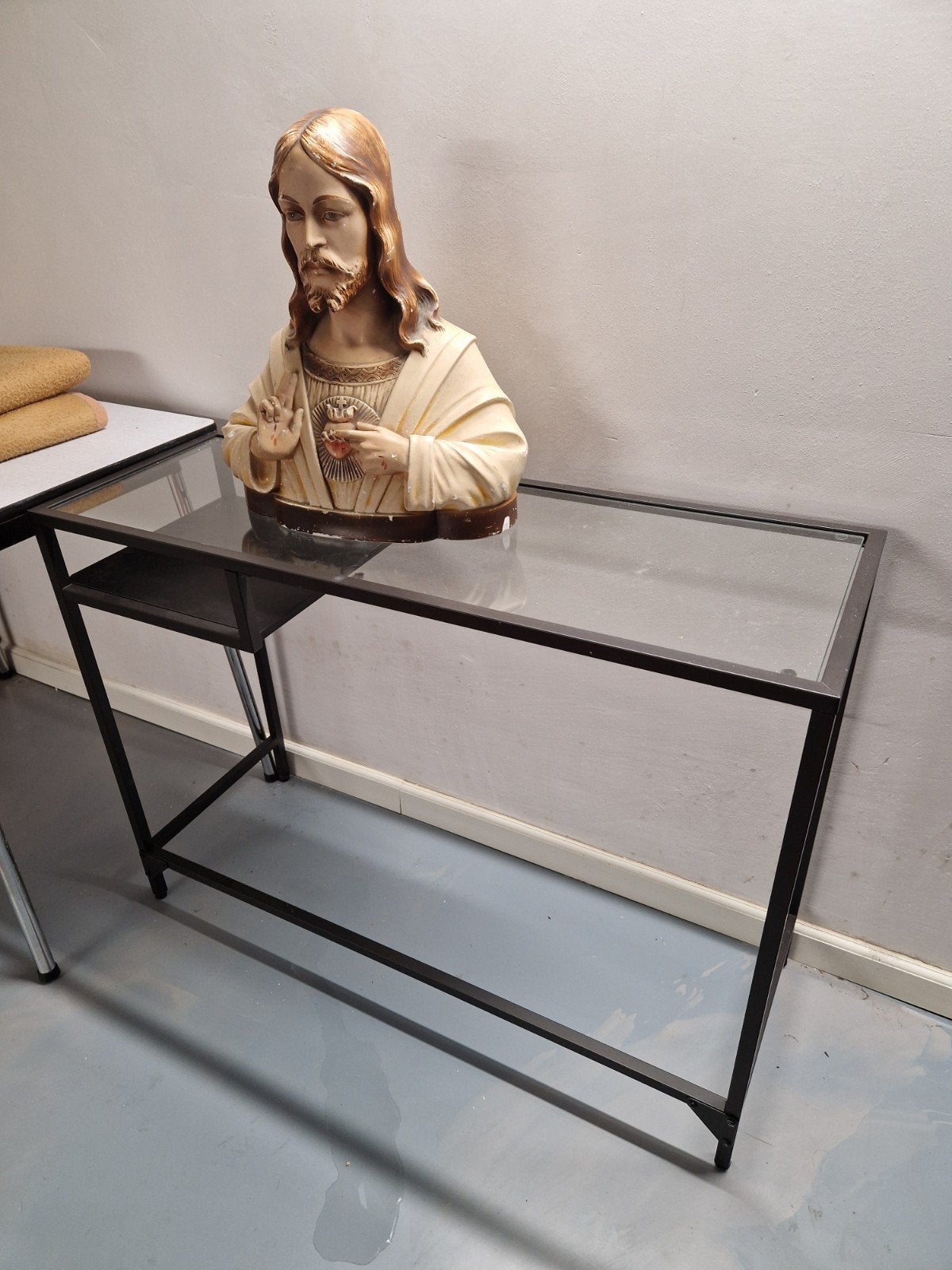 Ikea rek met glazen blad - Zwart metalen frame, Ophalen, Gebruikt, Metaal of Aluminium, IKEA Nederland, Olof Palmestraat 10, 2616 LR Delft