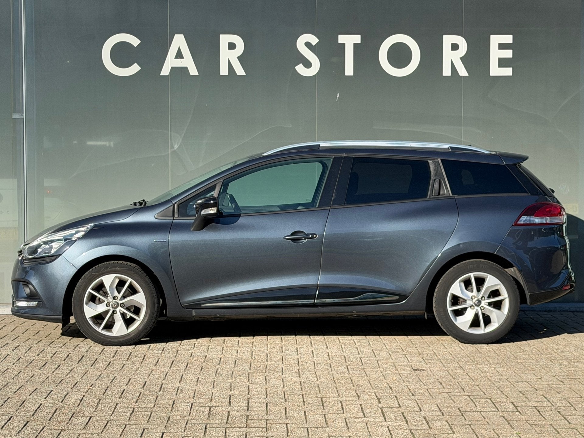 Renault Clio Estate 1.2 TCe Intens Automaat/Carplay/Navi/Air, Auto's, Stof, Gebruikt, 4 cilinders, 635 kg