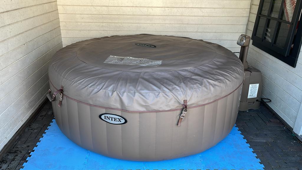 Intex PureSpa Opblaasbare Jacuzzi - in goede staat, Ophalen, Gebruikt, Filter, Opblaasbaar