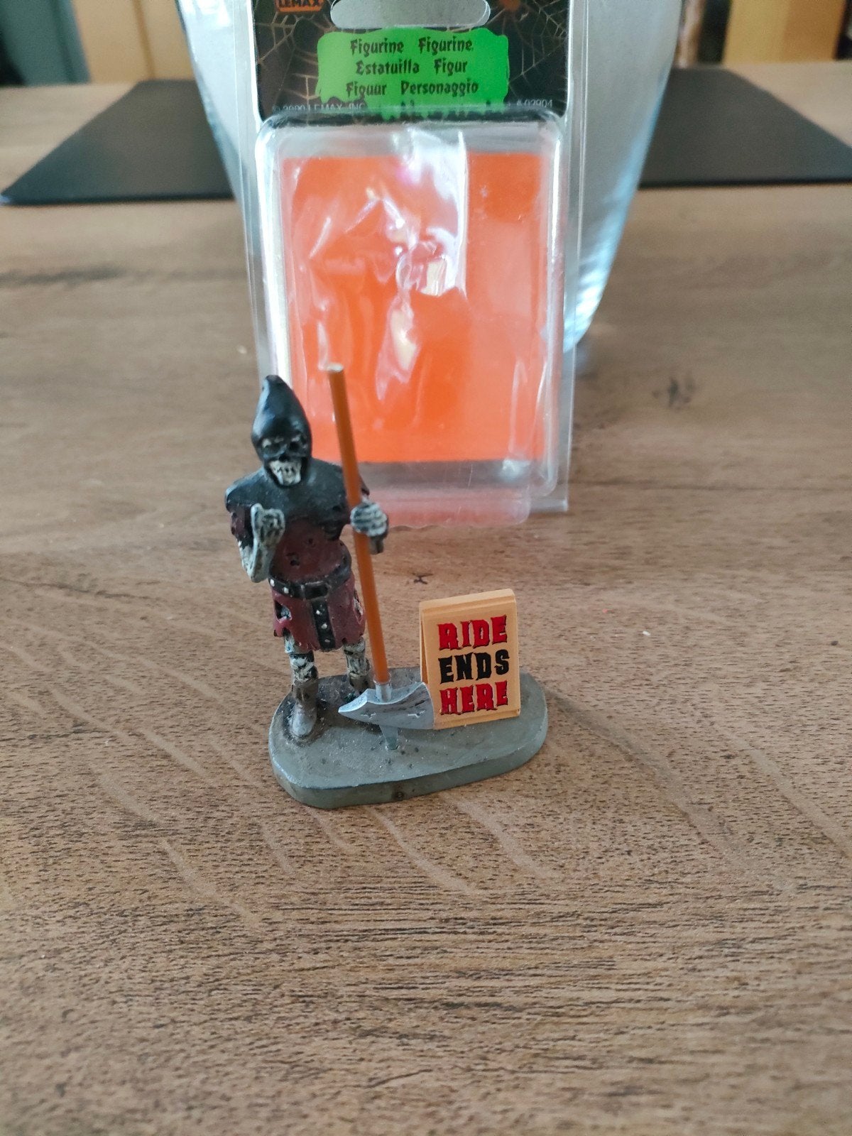 lemax spooky town executioner, Ophalen
