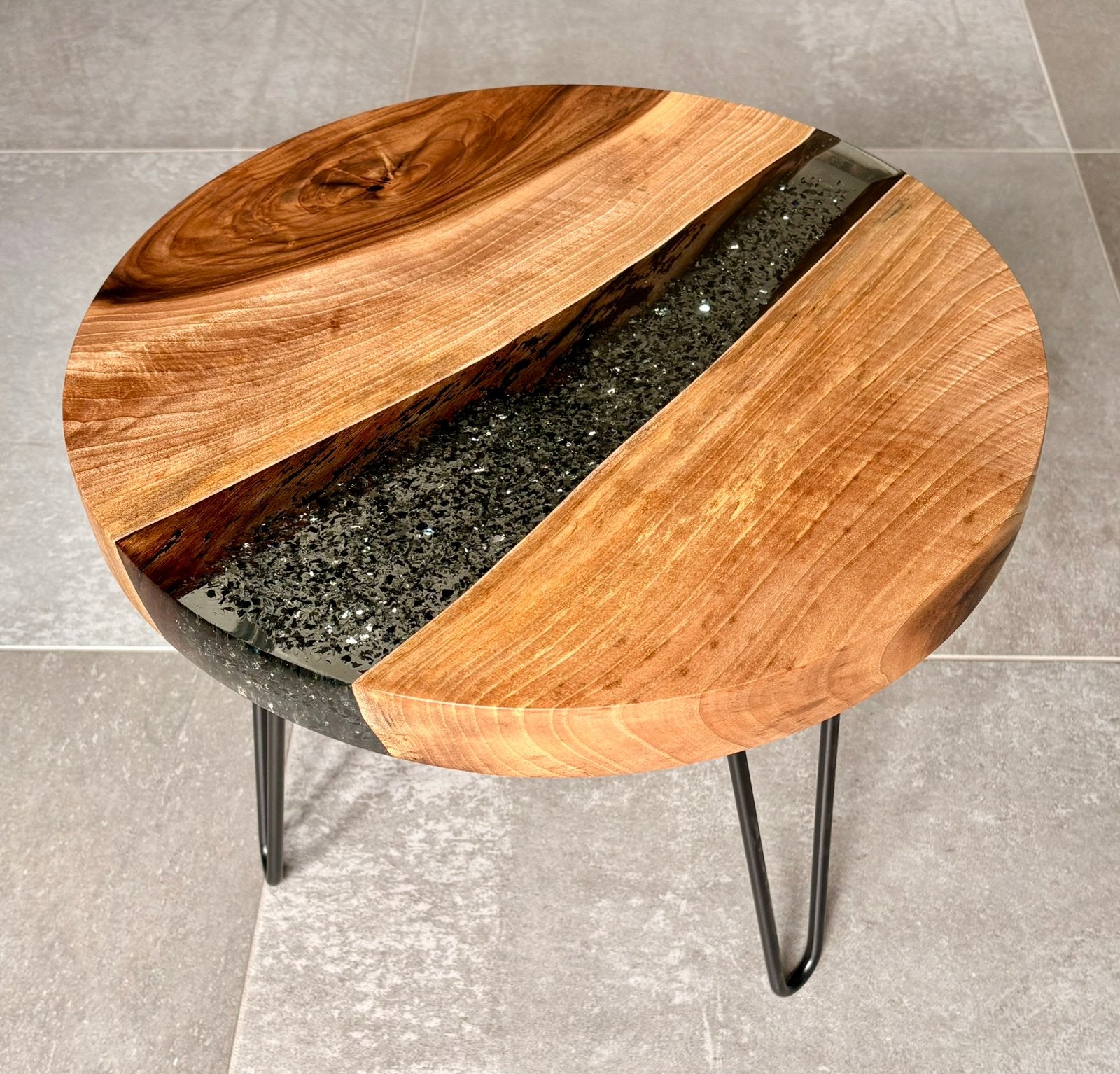 Unieke massief walnoten epoxy bijzettafel – handgemaakt, Ophalen, Minder dan 45 cm, Minder dan 55 cm, Rond