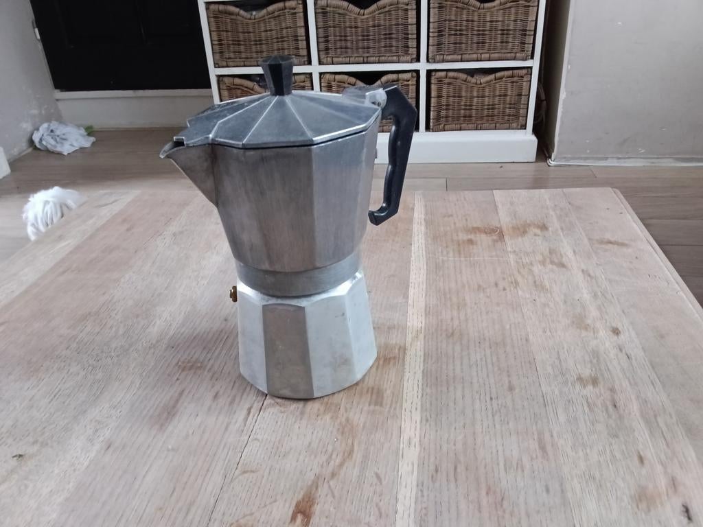 Moka Express percolator voor heerlijke koffie, Witgoed en Apparatuur, Koffiezetapparaten, Gebruikt, Koffiemachine, Gemalen koffie