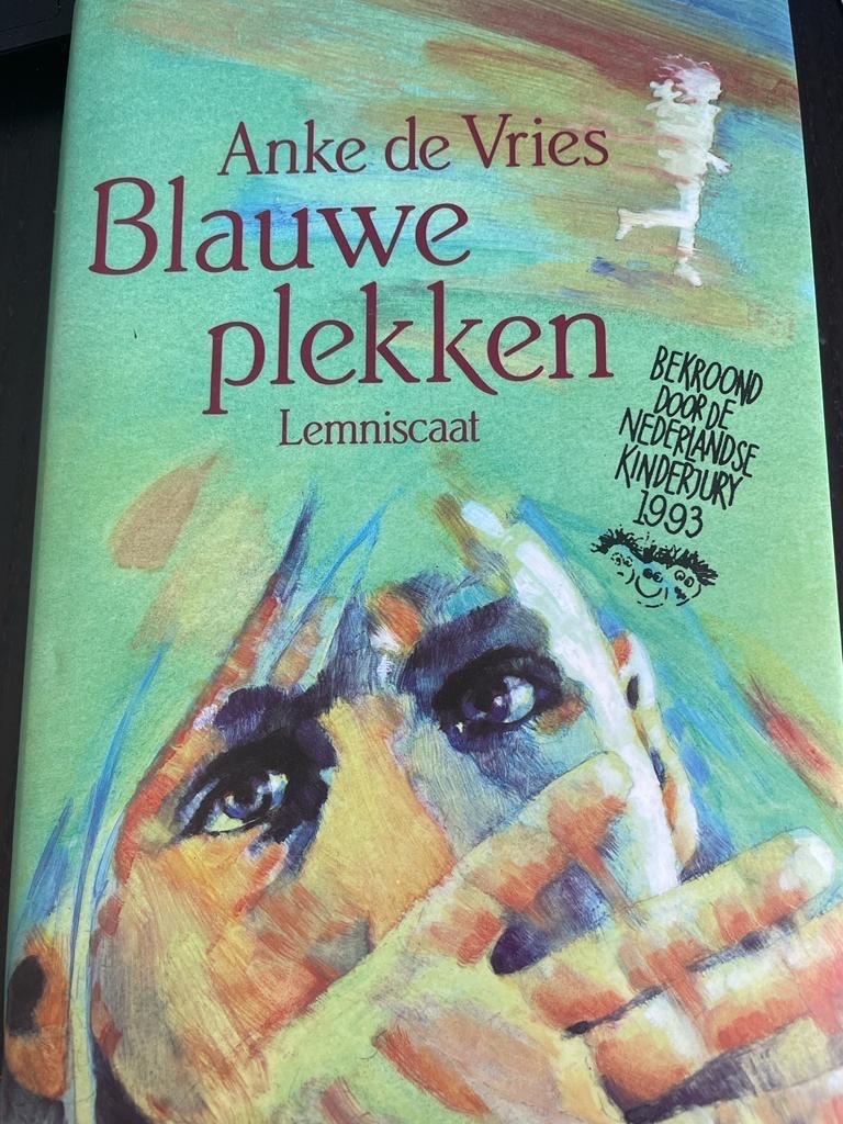 Blauwe plekken - Anke de Vries, Verzenden, Zo goed als nieuw, Fictie