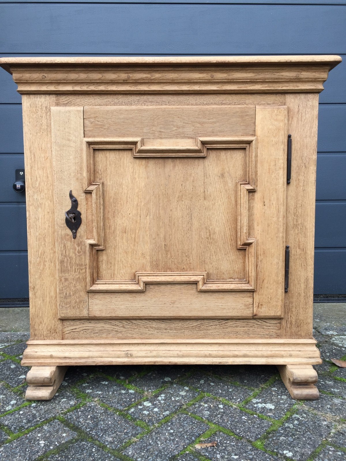 Prachtig eikenhouten kastje met sierlijke details, Ophalen