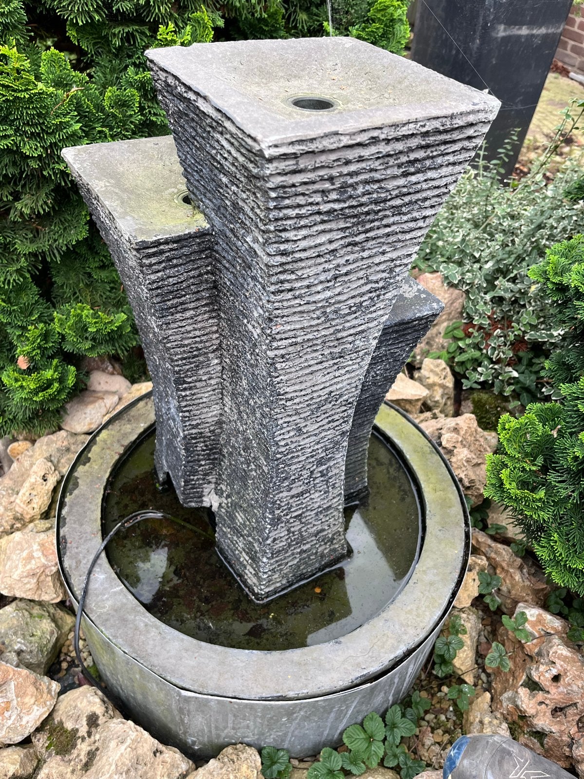 Tuinfontein / waterornament met 3 zuilen – kunststof, Tuin en Terras, Ophalen, Gebruikt, Kunststof, Waterornament
