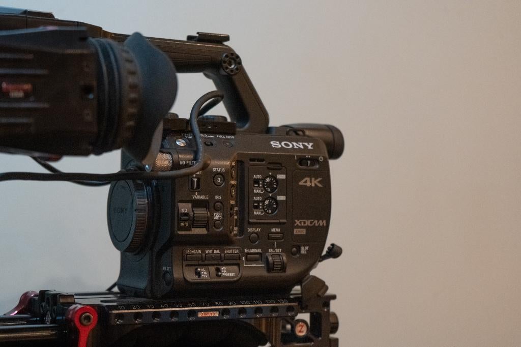 Sony PXW-FS5 incl. Zaguto shoulder rig, 20x of meer, Ophalen of Verzenden, Zo goed als nieuw, Sony