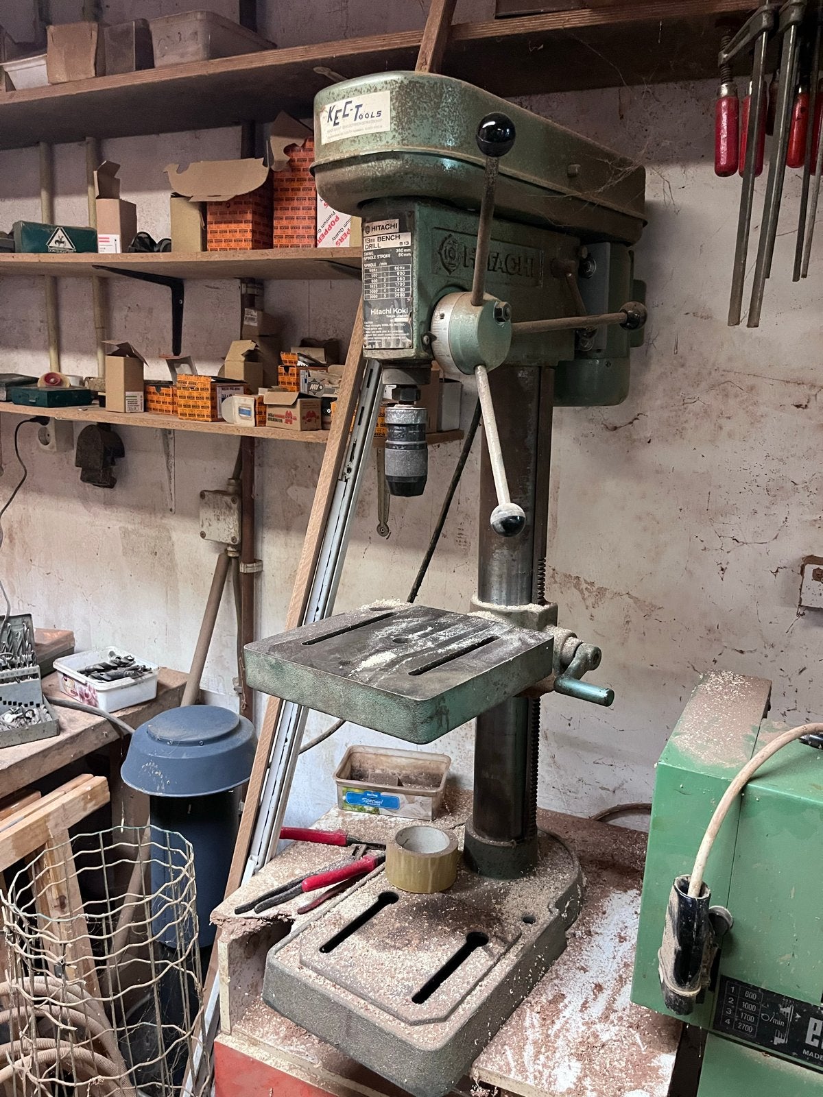 Tafel kolomboor machine - hitachi, Ophalen, Gebruikt, Kolomboormachine