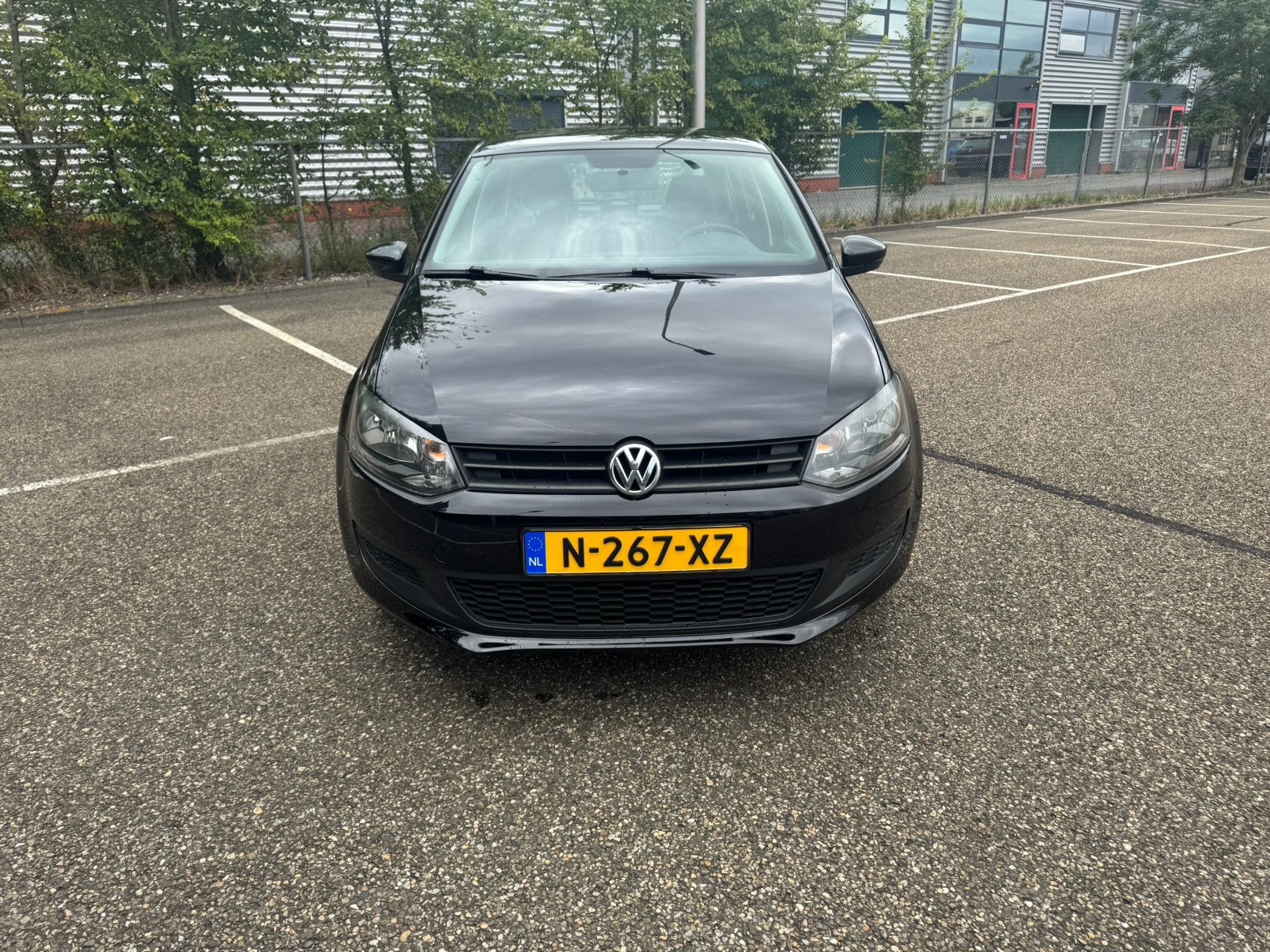 Volkswagen Polo 1.2i 51KW 2010 Zwart Airco/apple carplay, Auto's, Voorwielaandrijving, 967 kg, 1198 cc, Zwart