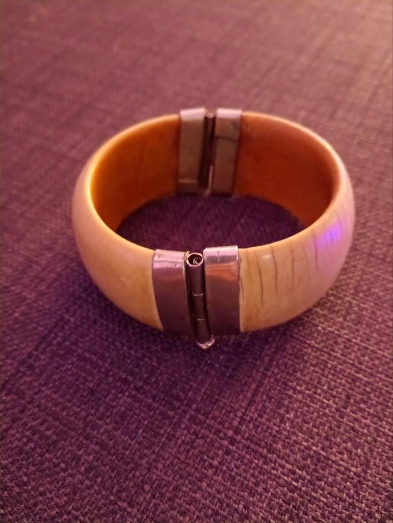 Vintage ivoren armband met metalen sluiting, Ophalen of Verzenden, Gebruikt, Beige, Overige materialen