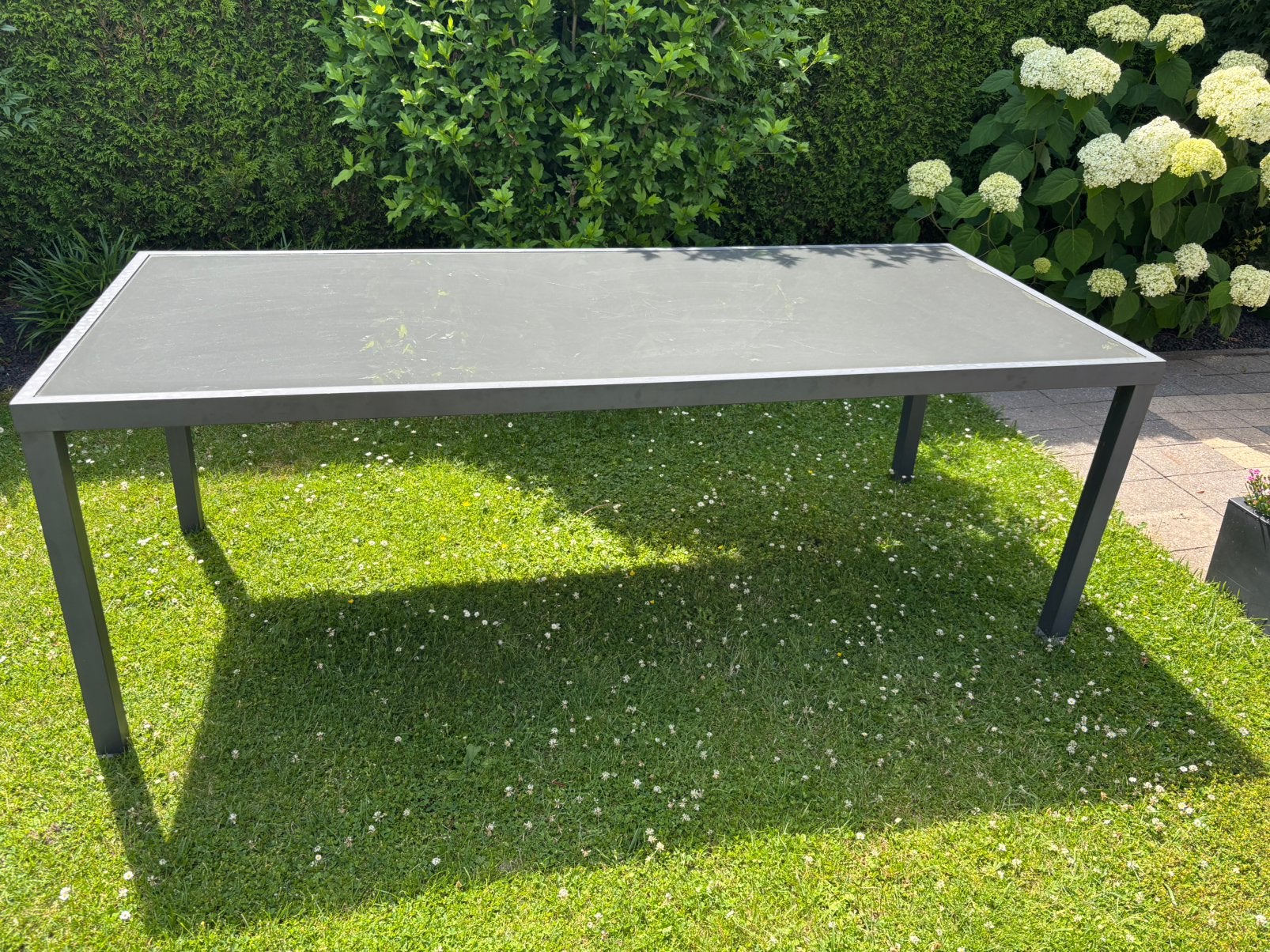 Stevige tuintafel met aluminium frame en glazen blad 210x90, Ophalen, Zo goed als nieuw, Rechthoekig, Aluminium