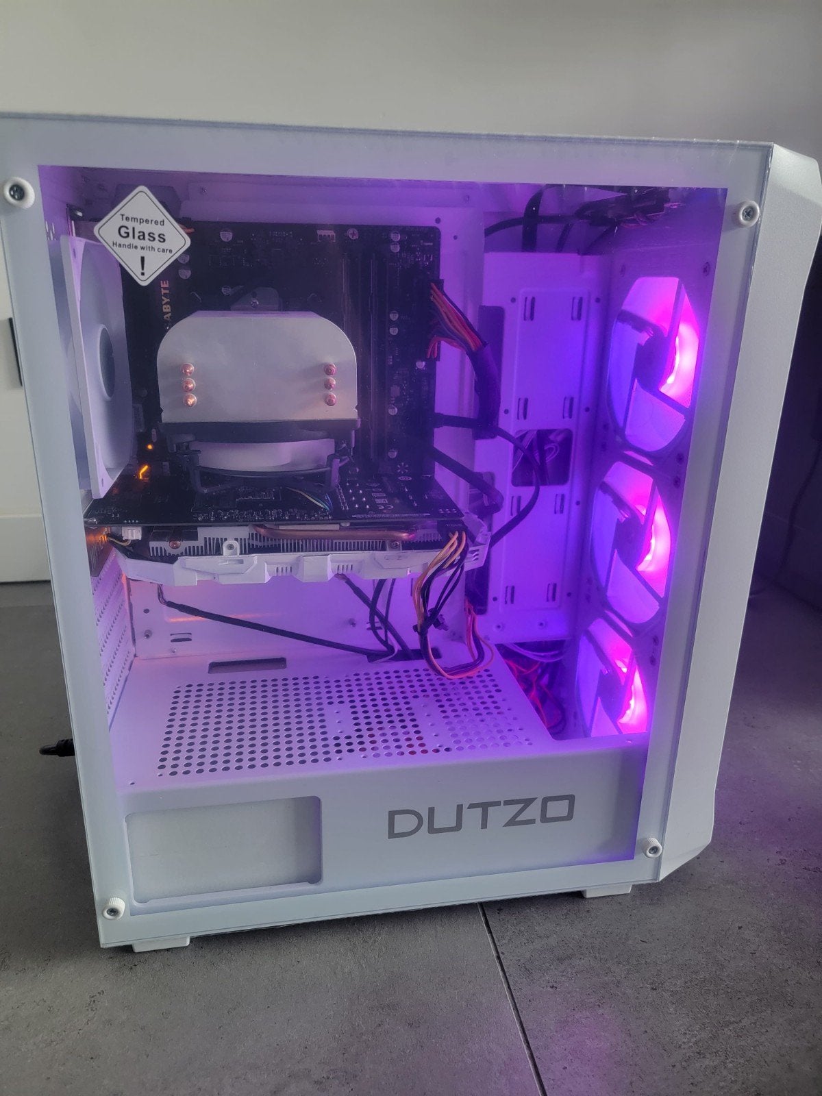 Witte Budget Gaming PC (NIEUWE KAST!) – 200+ FPS Fortnite /, Computers en Software, Desktop Pc's, Zelf gebouwde pc, Zo goed als nieuw