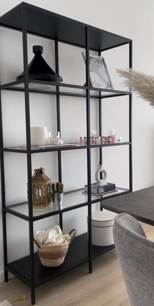zwarte stellingkast met glazen planken 100x175, Huis en Inrichting, Kasten | Boekenkasten, Ophalen, Met plank(en), Gebruikt, 50 tot 100 cm