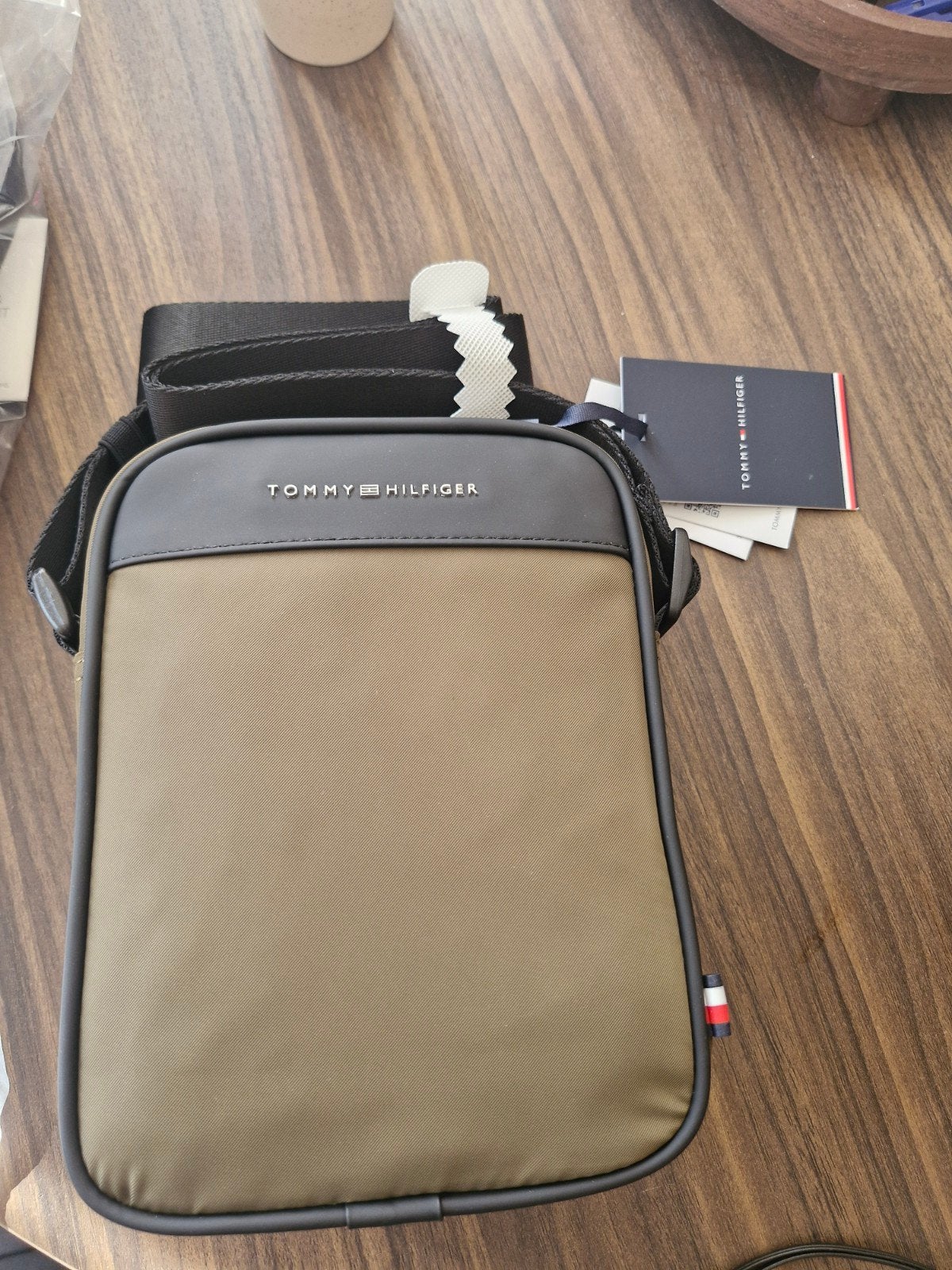 Tommy Hilfiger schoudertas - Nieuw met labels, Ophalen of Verzenden, Nieuw, Groen, Overige merken