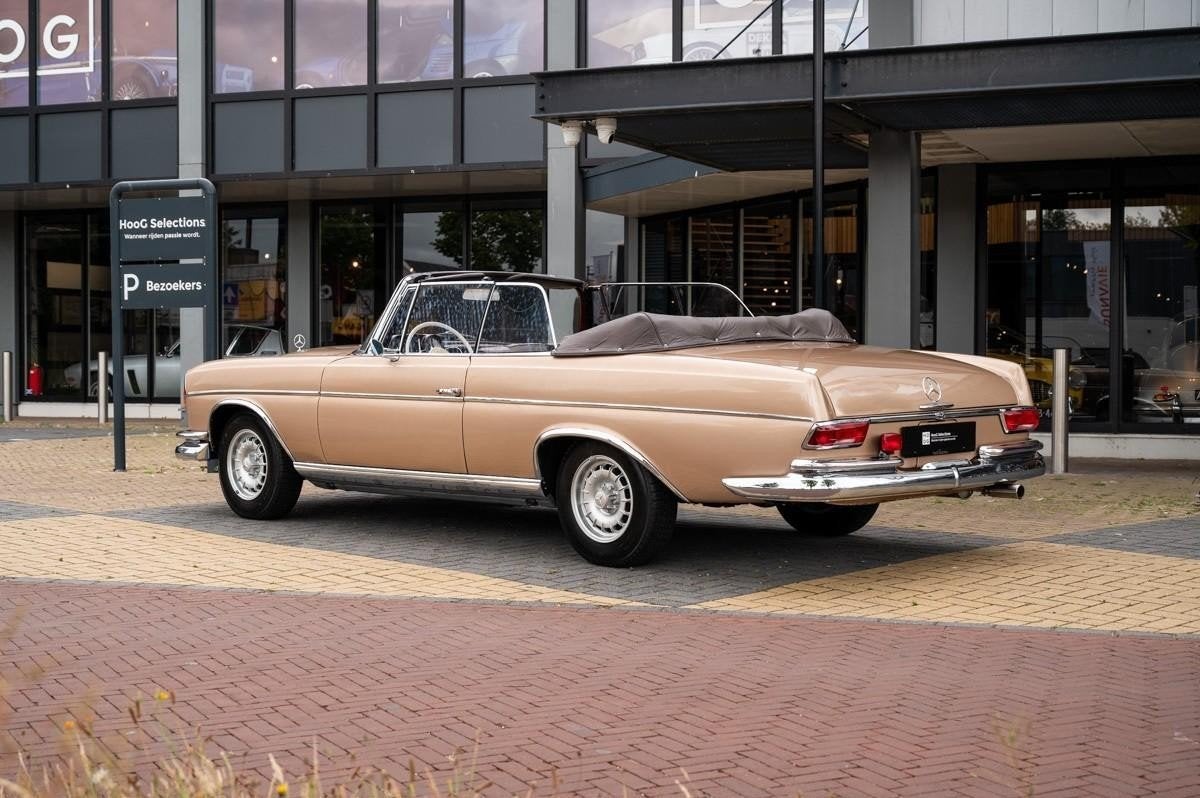 Mercedes-Benz S-Klasse 220 SE W111 Cabriolet (bj 1963), Auto's, 2496 cc, Cabriolet, 4 stoelen, Beige