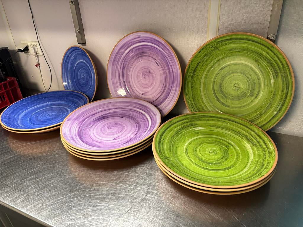 Kleurrijke melamine set - 12 stuks, Huis en Inrichting, Keuken | Servies, Overige materialen, Ophalen of Verzenden, Zo goed als nieuw