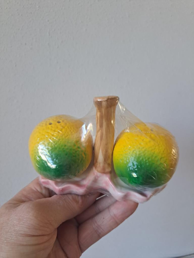 Citroen - lemon, Peper en zoutstel, porselein 12.5x8x9cm, Ophalen of Verzenden, Nieuw, Porselein, Overige typen