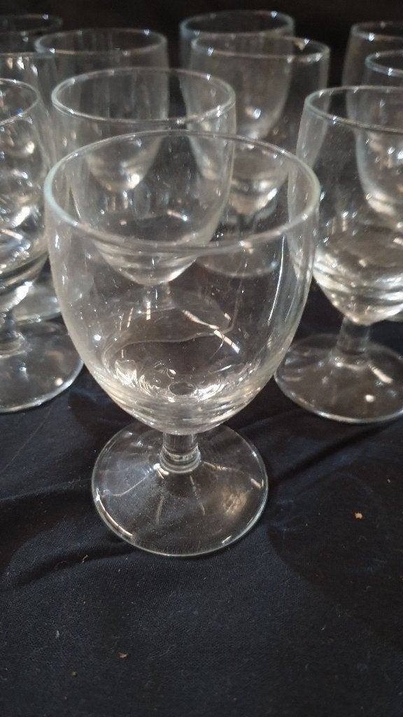 11 stuks borrelglaasjes op voet 8cm totaal, Ophalen of Verzenden, Zo goed als nieuw, Borrel- of Shotglas