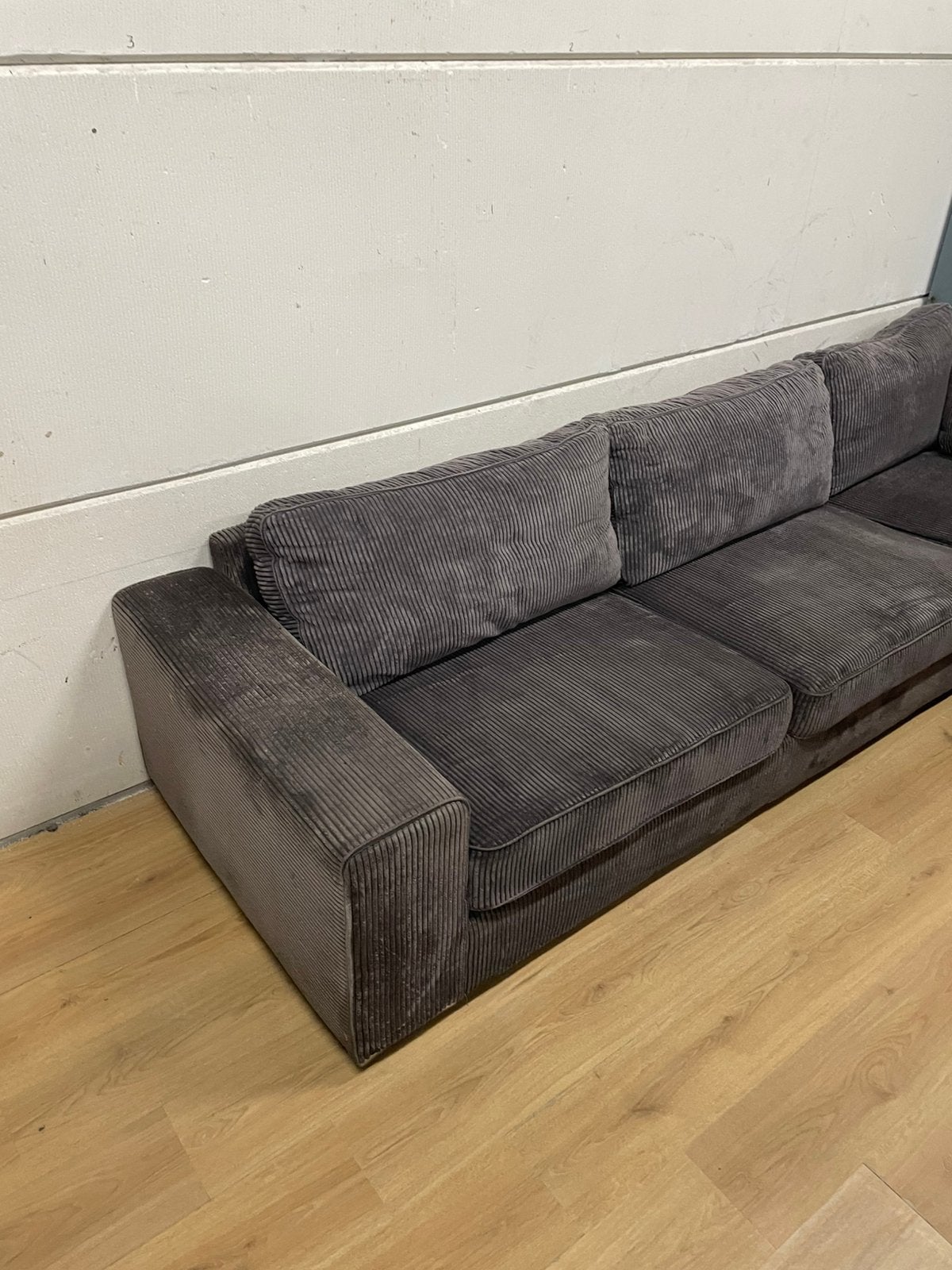Foto 3 van Mooie luxe grijs taupe ribstof hoekbank - GEREINIGD!!!