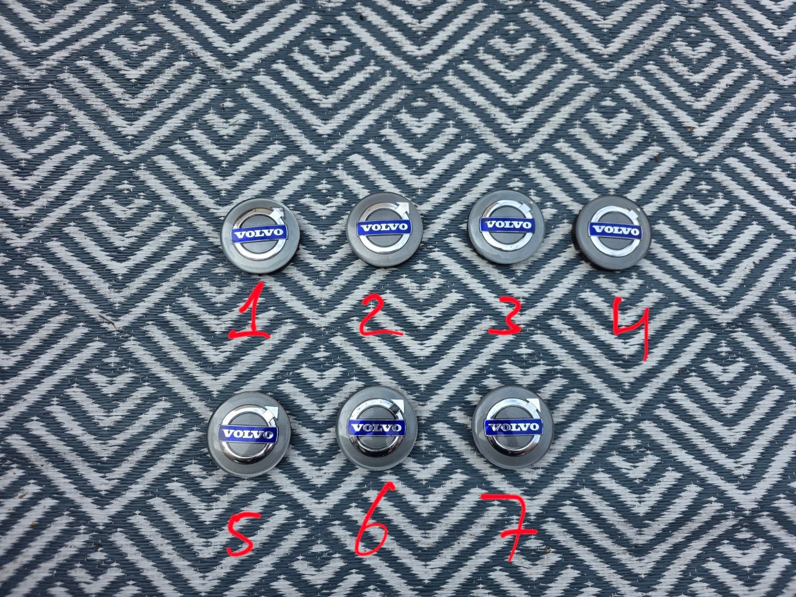 Volvo Naafdoppen - Set van 7 stuks los 15 euro ps, 4 voor 40, Ophalen of Verzenden, Gebruikt, Volvo