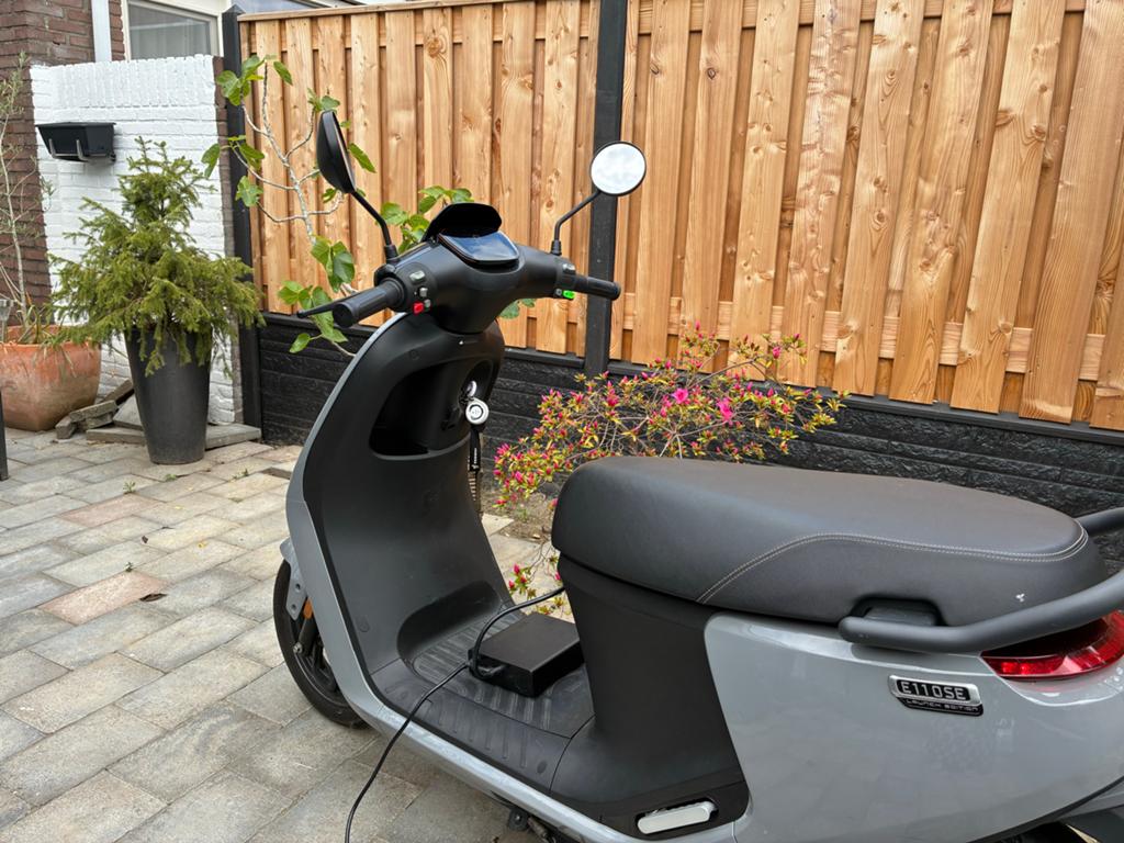 Segway E110SE Launch Edition - Elektrische Scooter, Fietsen en Brommers, Scooters | Overige merken, Ophalen, Maximaal 45 km/u