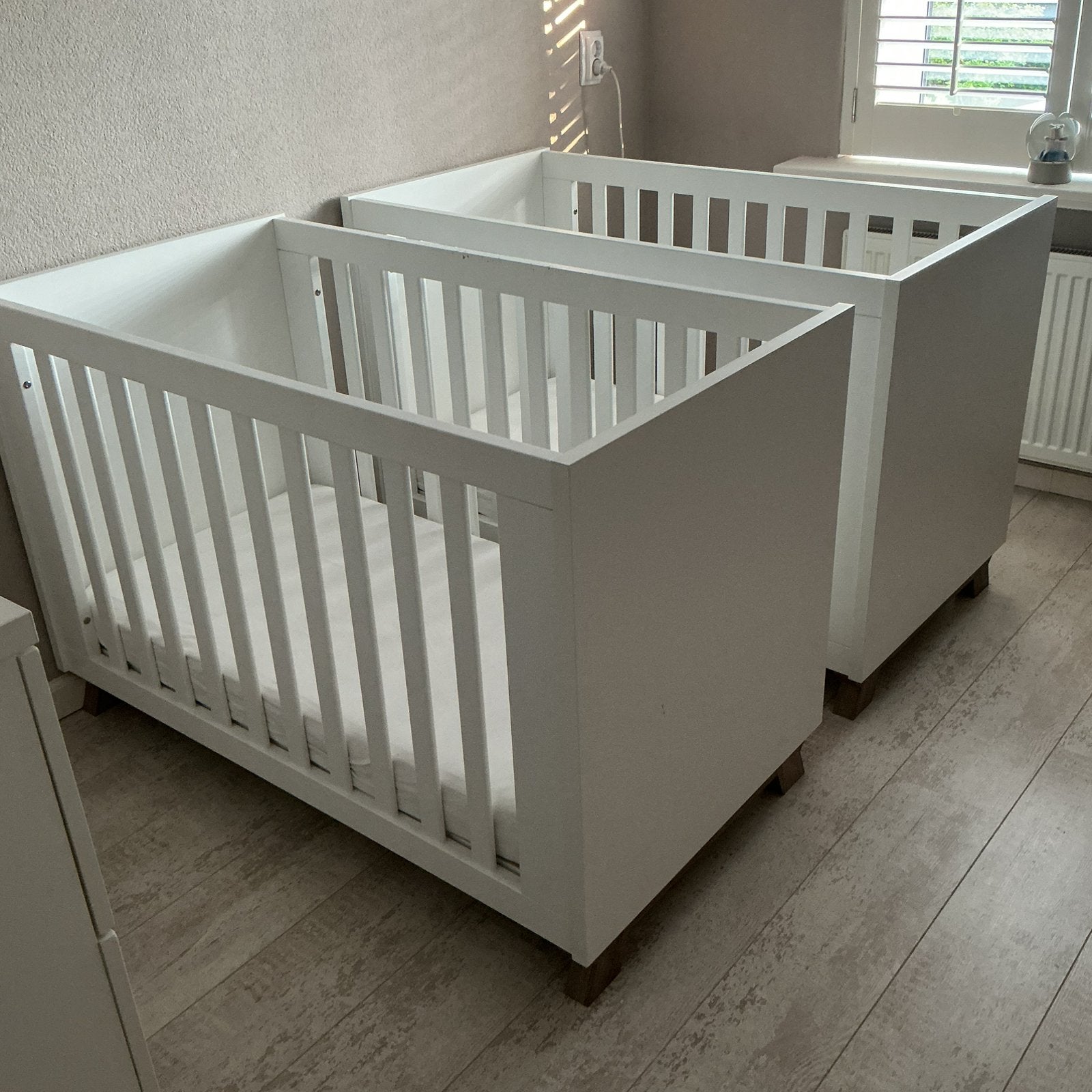 Te Koop 2 babybedjes 1 mag ook, Ophalen, Zo goed als nieuw, Jongetje of Meisje