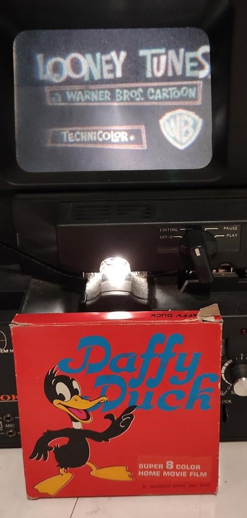 super 8 DAFFY DUCK in SUPPRESSED DUCK kleur silent, Audio, Tv en Foto, Filmrollen, Ophalen of Verzenden, 8mm film