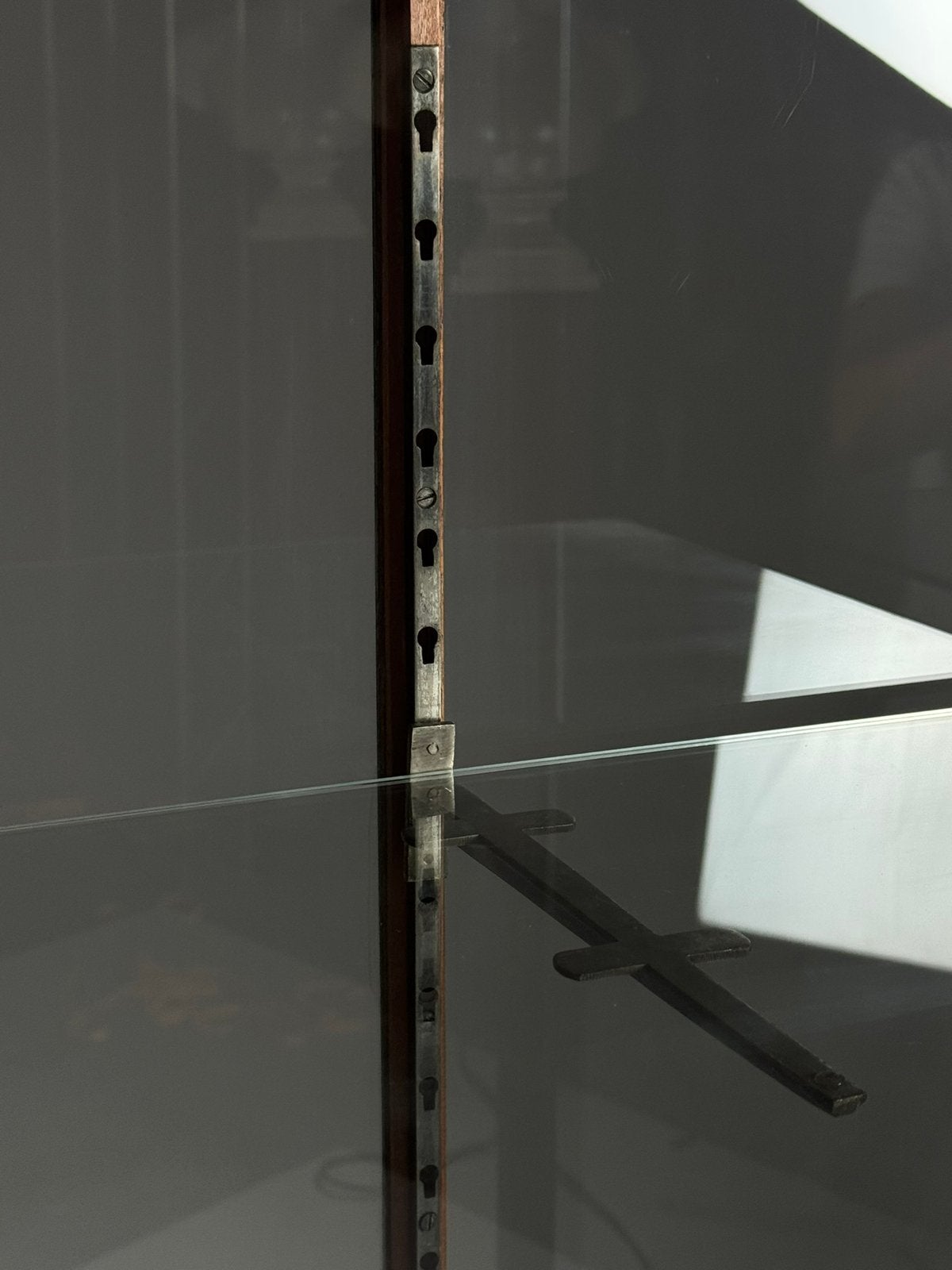 Mahonie Vitrinekast 1920 antiek, Ophalen, 50 tot 100 cm, 25 tot 50 cm, Glas