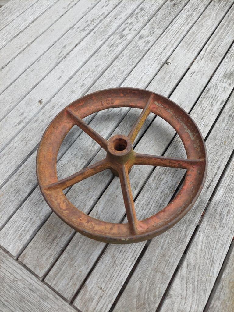 Gietijzeren wiel, Doe-het-zelf en Verbouw, Motoren, Ophalen of Verzenden, Elektromotor
