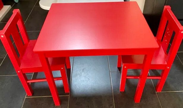 IKEA Kindermeubel tafeltje KRITTER, kleur: rood, 59x50 cm, Ophalen, Gebruikt, Tafel(s) en Stoel(en)