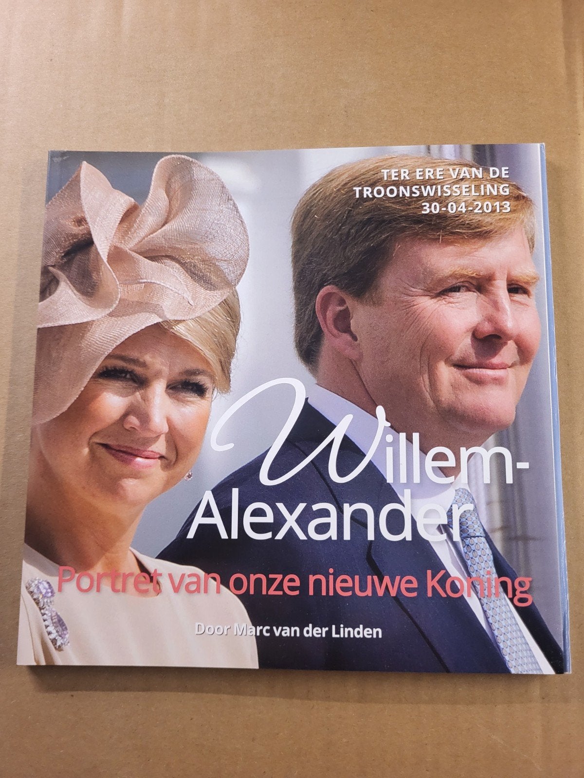 Willem-Alexander: Portret van onze nieuwe Koning, Ophalen of Verzenden, 20e eeuw of later, Zo goed als nieuw, Marc van der Linden