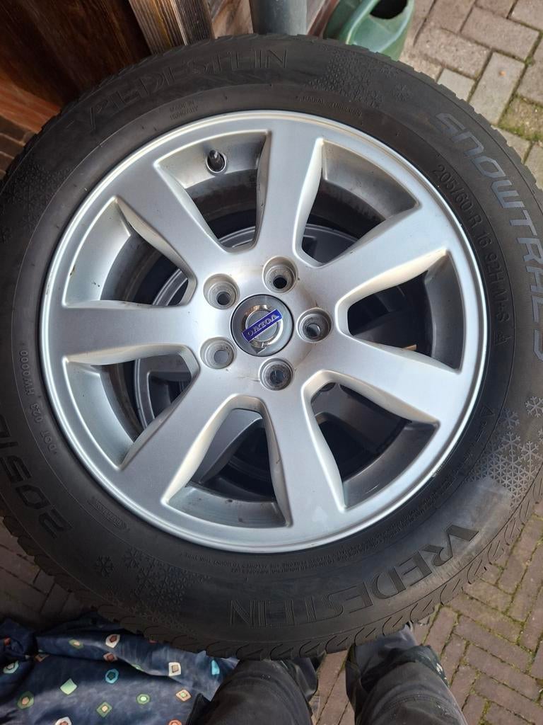 Nette winterset Volvo 16 inch, Ophalen, 16 inch, Banden en Velgen, 205 mm