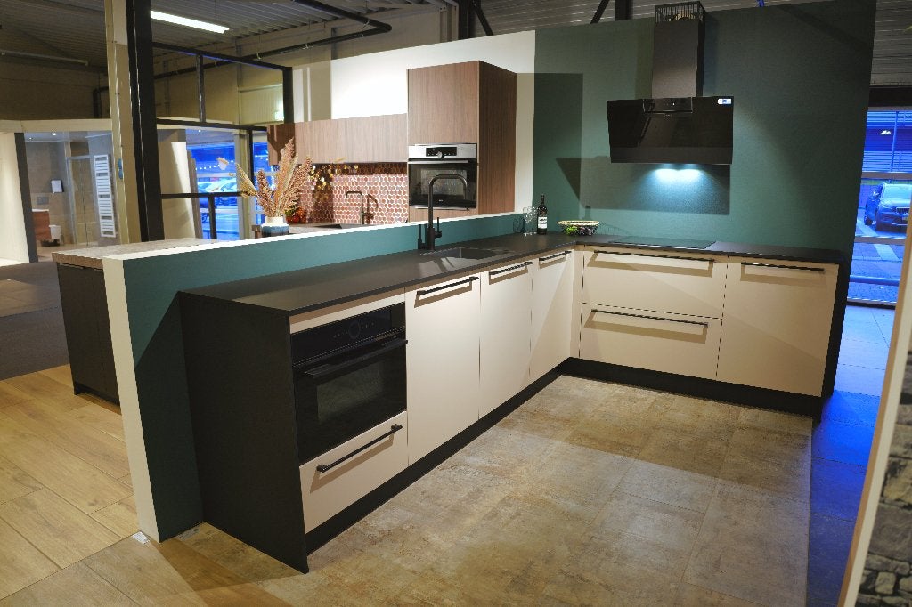 SHOWROOMKEUKEN UITVERKOOP, Ophalen, Nieuw, Overige typen, Met kookeiland