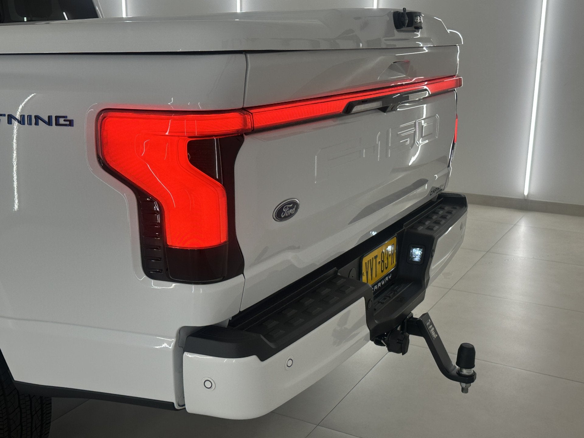 Ford USA F-150 LIGHTNING Lariat (bj 2023), Auto's, Automaat, Gebruikt, F-150, Wit