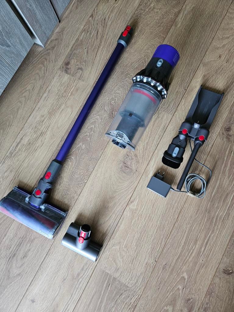 DYSON V10 STEELSTOFZUIGER, Witgoed en Apparatuur, Stofzuigers, Ophalen of Verzenden, Zo goed als nieuw