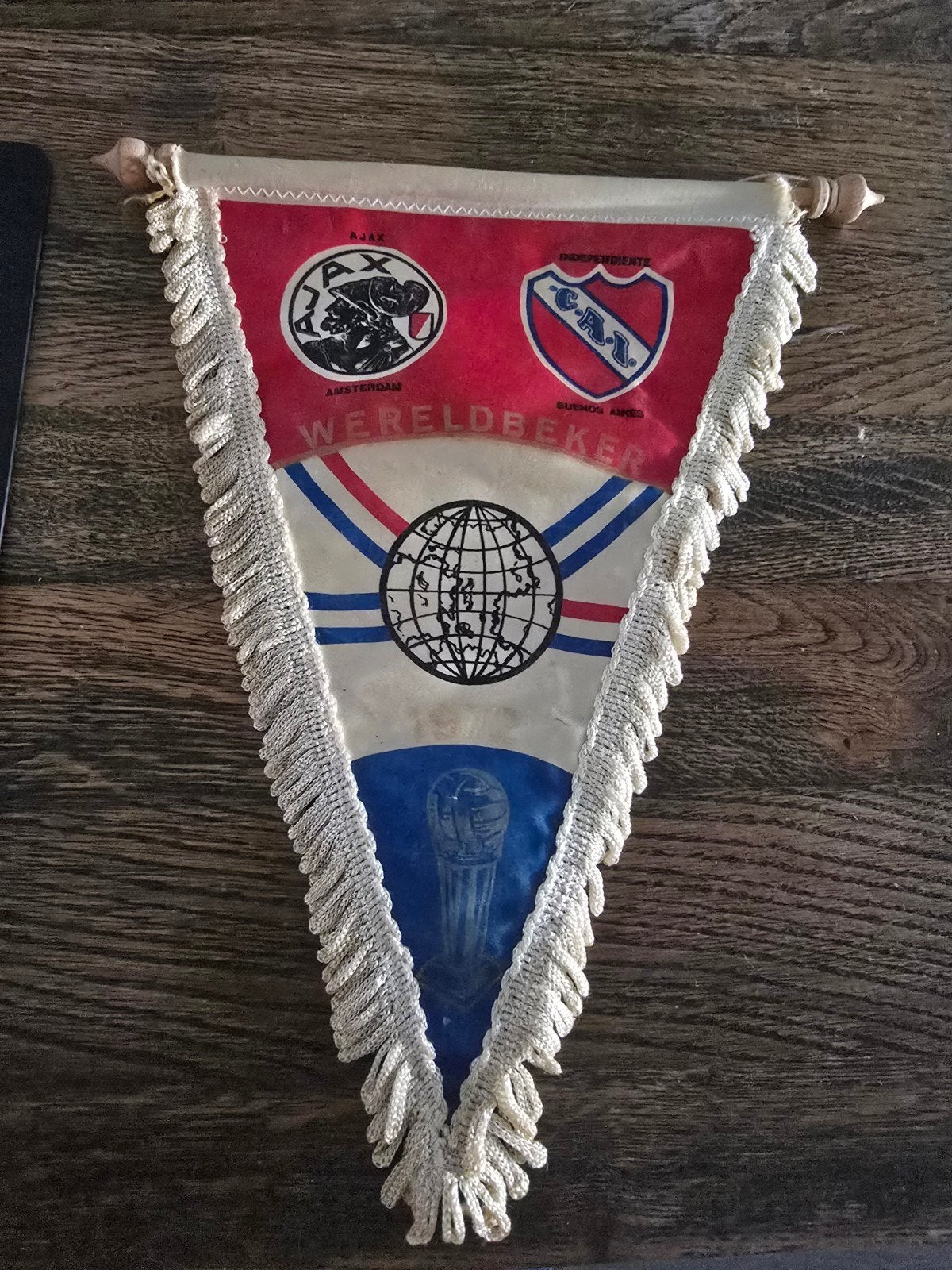 Vintage Ajax Wereldbeker Vaantje - Ajax vs Independiente, Ophalen of Verzenden, Gebruikt, Ajax
