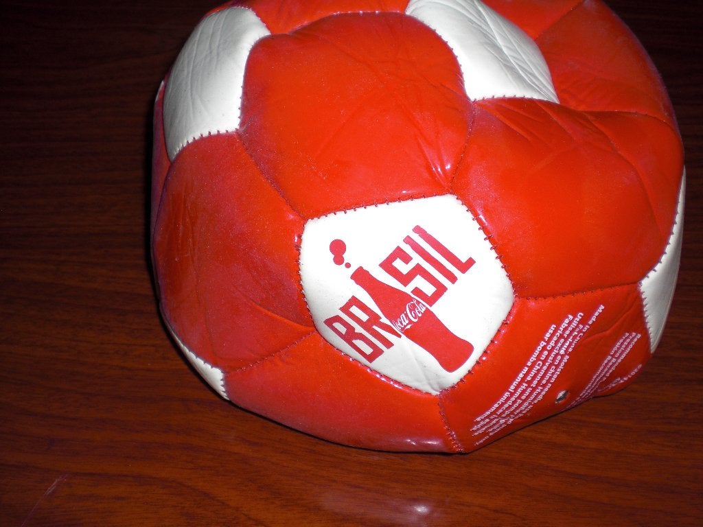 Nieuwe voetbal Brasil / Coca cola Nieuw!, Maat XL, Ophalen of Verzenden, Nieuw, Bal