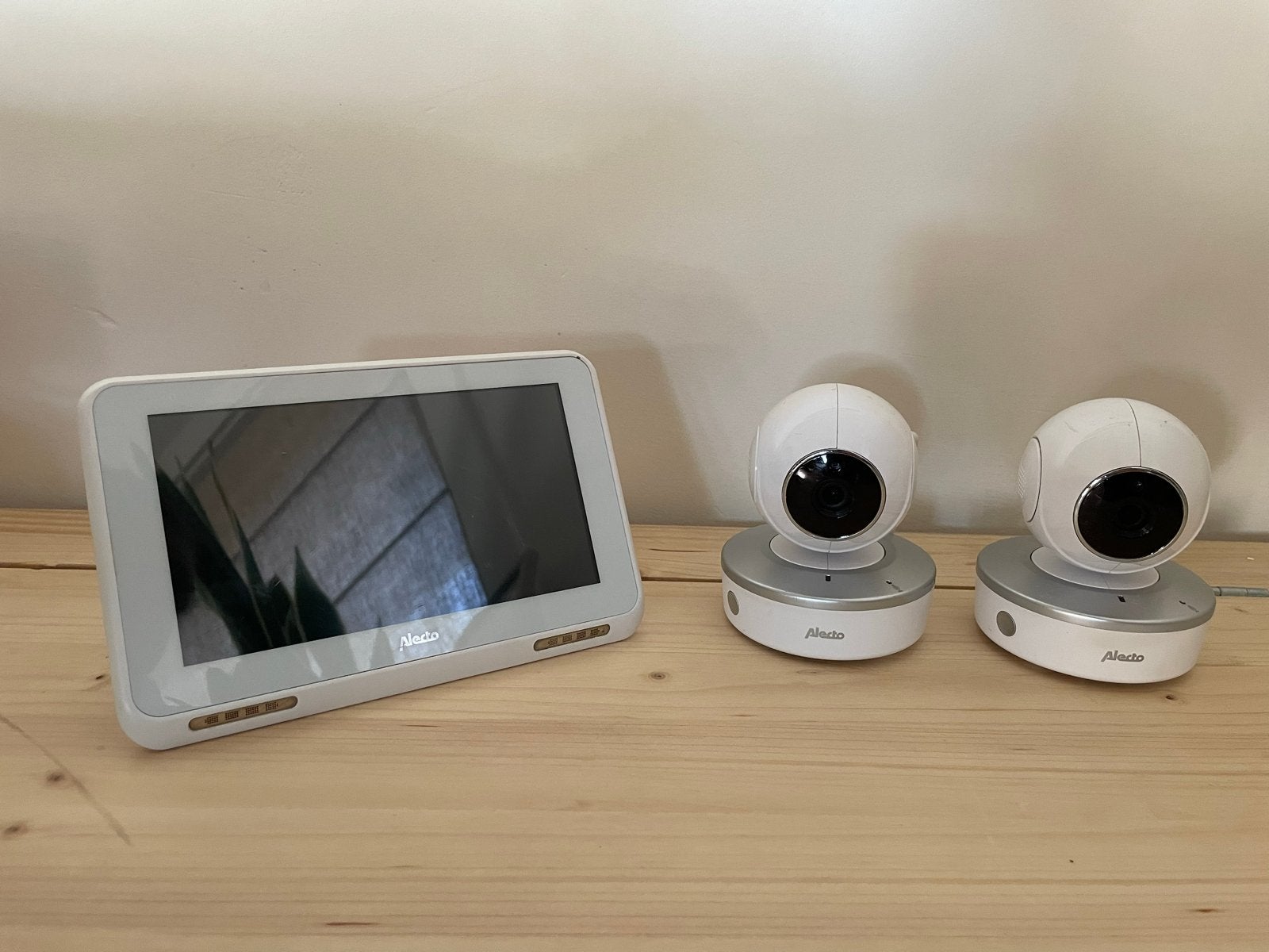 Alecto babyfoon met 2 camera's en groot scherm, Kinderen en Baby's, Babyfoons, Ophalen of Verzenden, Gebruikt, Camera
