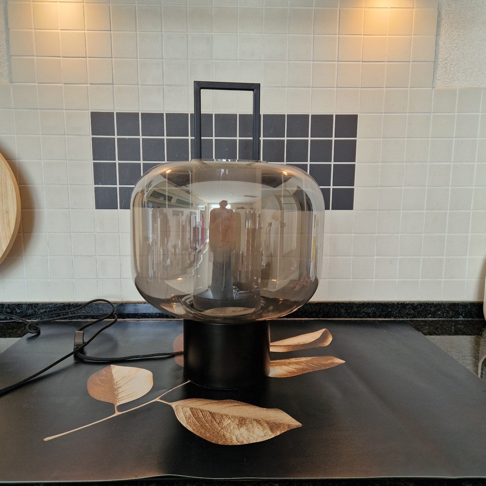 Light & Living Tafellamp Zwart Metalen Onderstel Rookglas, Ophalen of Verzenden, Zo goed als nieuw, Zwart, Glas