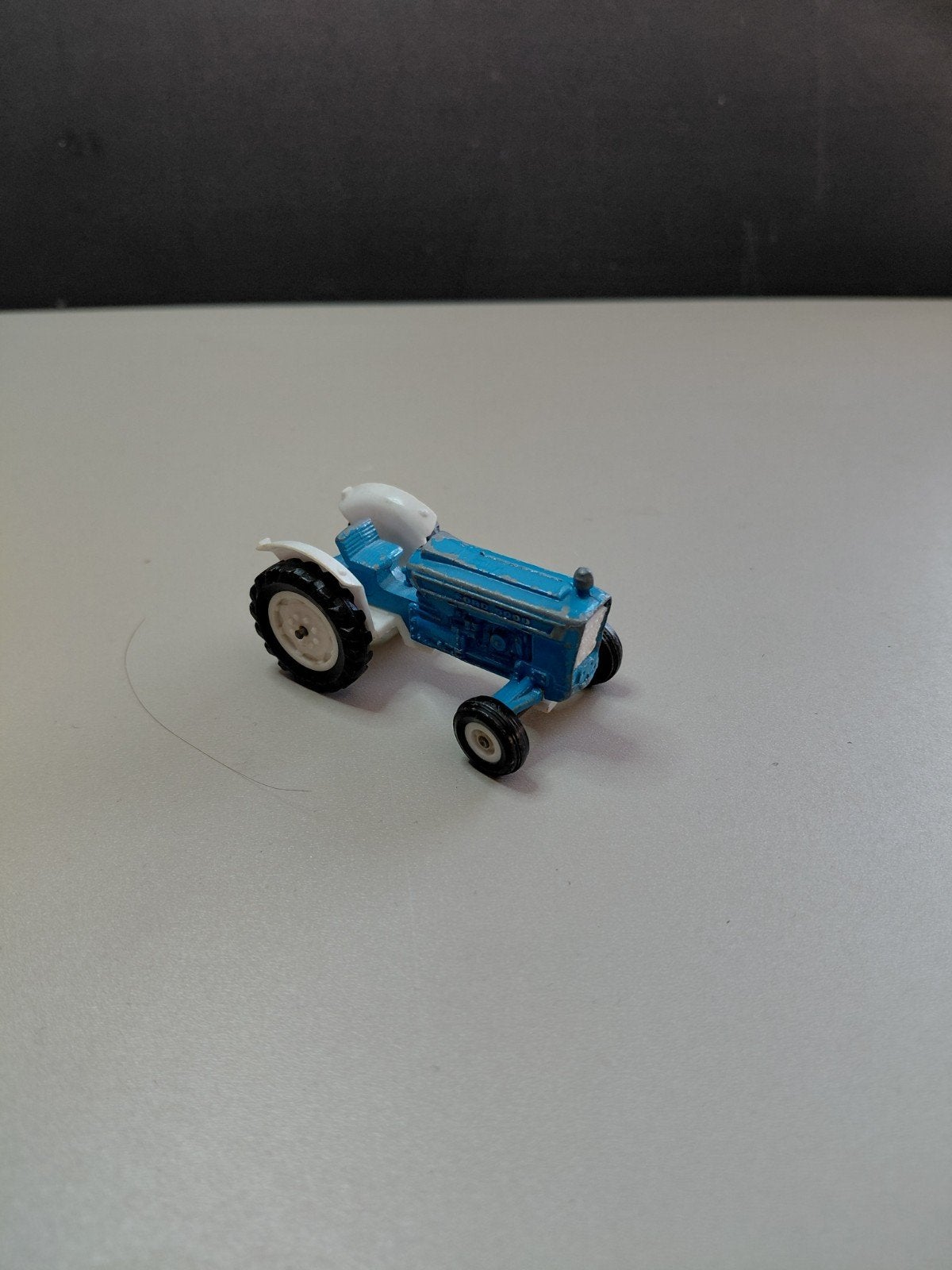Majorette No 253 Tractor Ford 5000, Ophalen of Verzenden, Gebruikt, Tractor of Landbouw