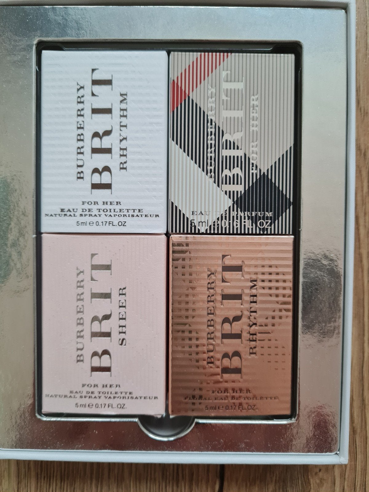 Burberry Brit Miniatuur Parfum Set * 4x5ml, Sieraden, Tassen en Uiterlijk, Uiterlijk | Parfum, Ophalen of Verzenden, Nieuw