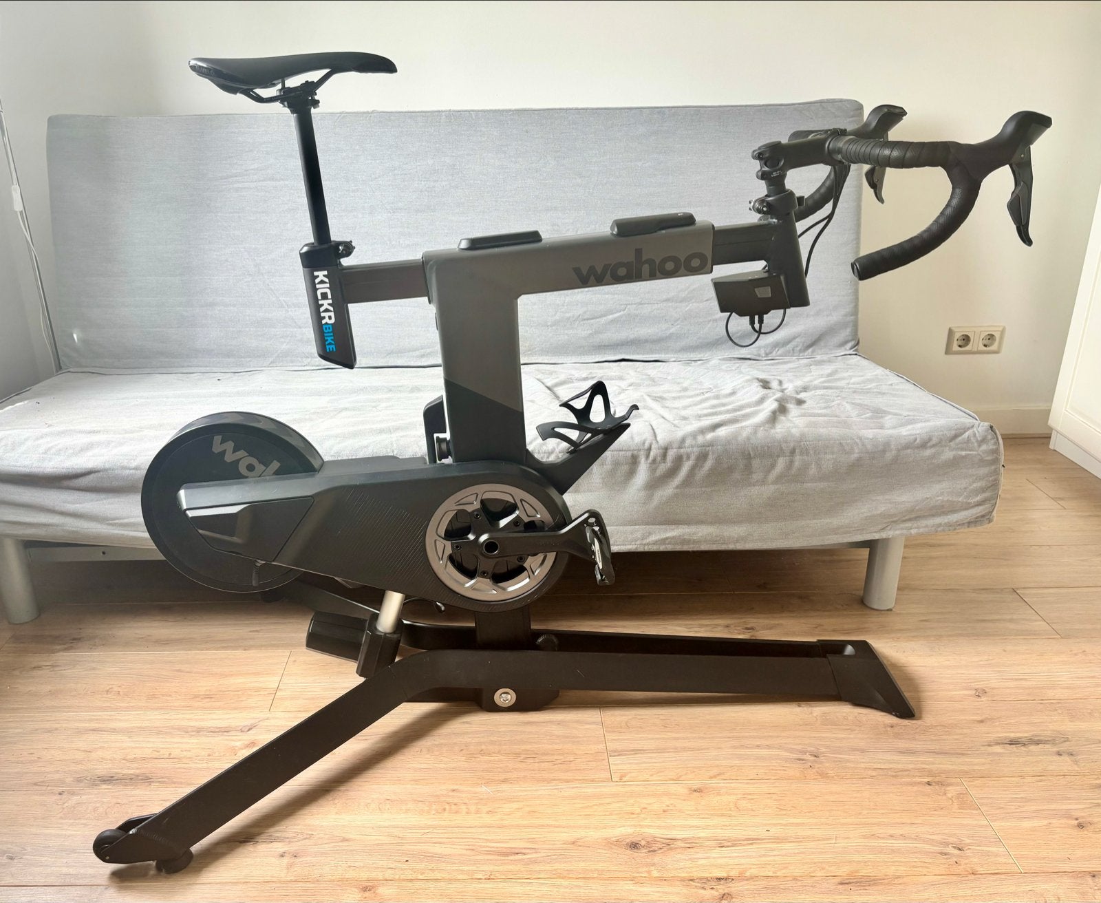Wahoo KICKR BIKE v1 Smart Bike Trainer, Sport en Fitness, Fitnessapparatuur, Ophalen, Zo goed als nieuw, Metaal, Benen