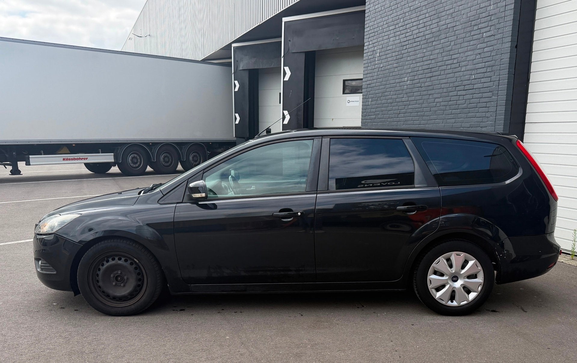 Ford Focus Wagon 1.6 TDCi Comfort AIRCO/CRUISE/NAVI/APK-11-5, Auto's, Euro 5, Stof, Gebruikt, Zwart