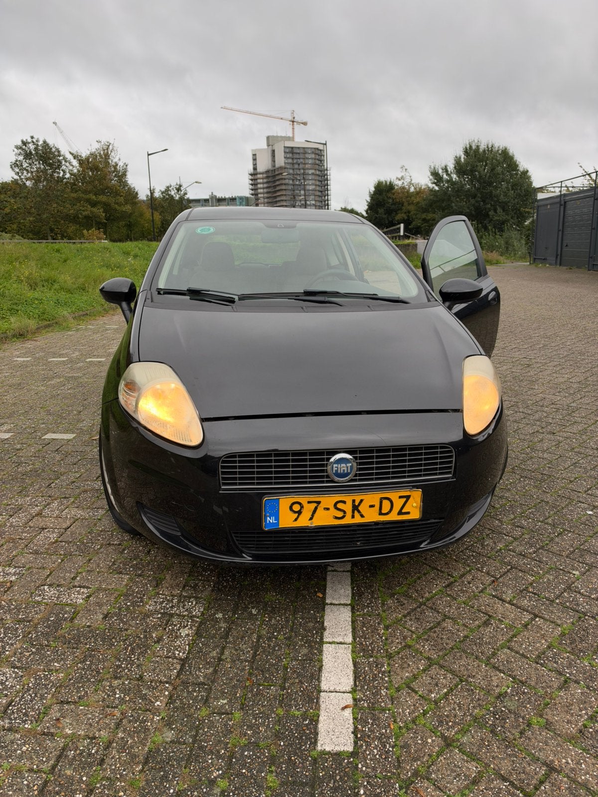 Fiat Punto 1.2 2006 Zwart, RIJDT ALS DE BESTE, Auto's, 40 €/maand, 1242 cc, 4 cilinders, Zwart