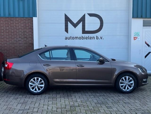 Skoda Octavia 1.0 TSI - DSG - 1e eigenaar-Dealer onderhouden, Auto's, Skoda, Gebruikt, Bruin, 49 €/maand, Bedrijf