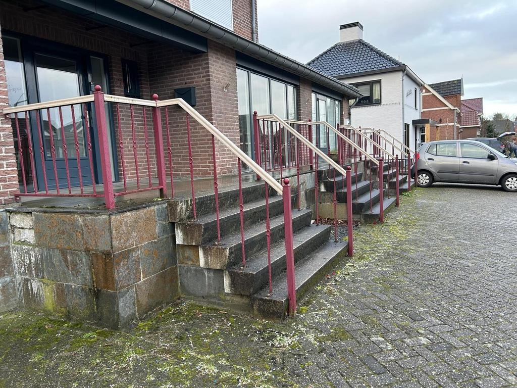 Stevig hekwerk voor trap - rood en crème, Tuin en Terras, Ophalen, Gebruikt, IJzer, Spijlenhekwerk