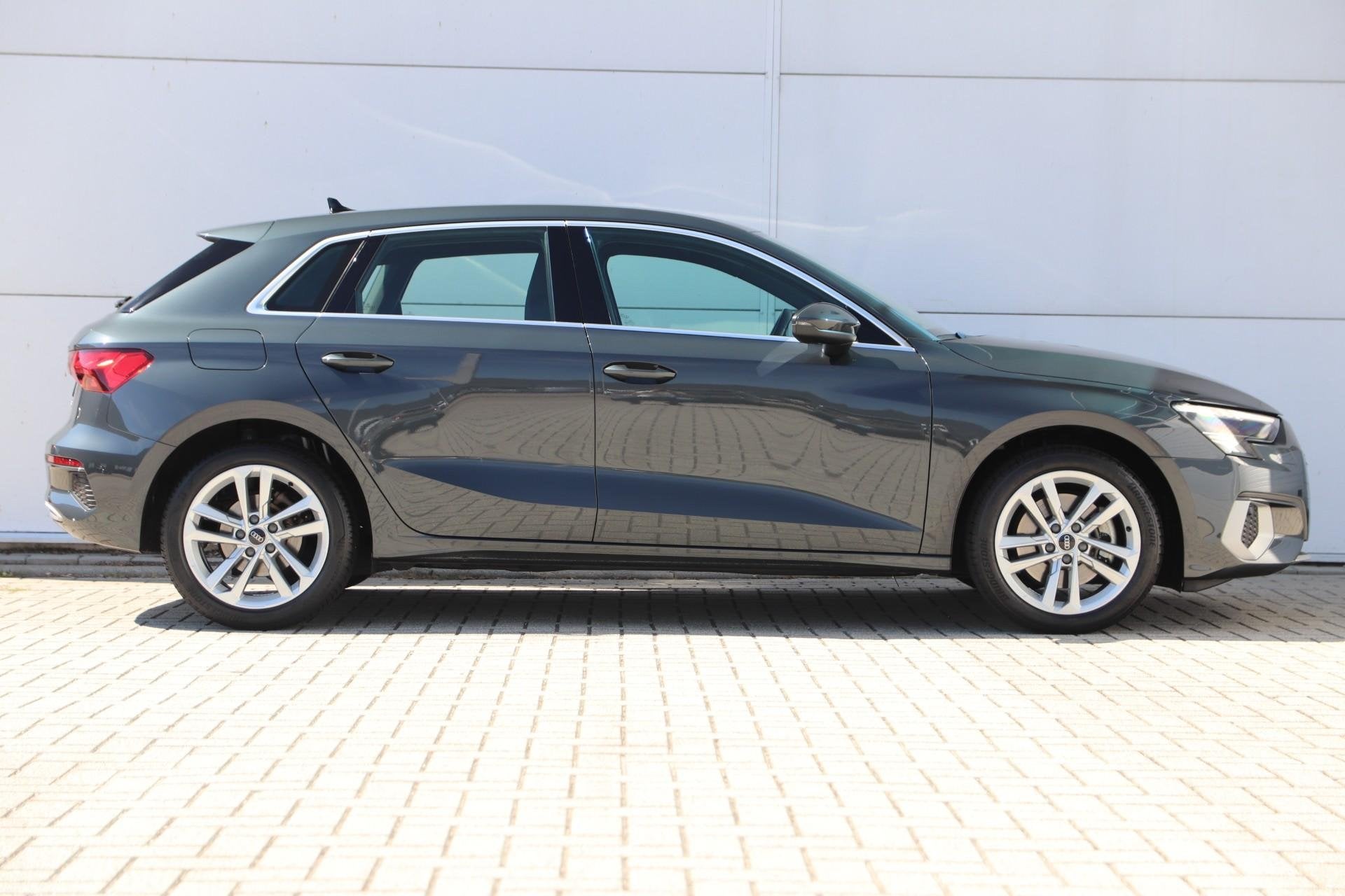 Audi A3 Sportback 30 TFSI 110pk S-tronic Business edition |, Auto's, Stof, Gebruikt, Origineel Nederlands, Bedrijf