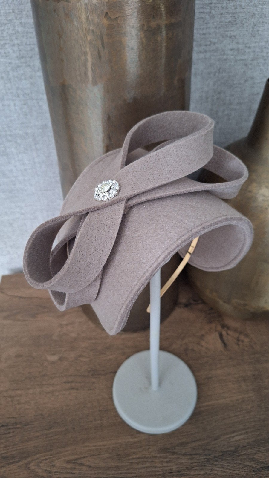 Beige Taupe Fascinator met Strass Detail, Hoed, Nieuw, Onbekend, One size fits all