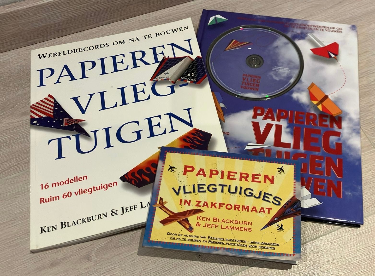 Set van 3 boeken vliegtuigen vouwen + cd, Boeken, Ophalen of Verzenden, Zo goed als nieuw, Overige onderwerpen