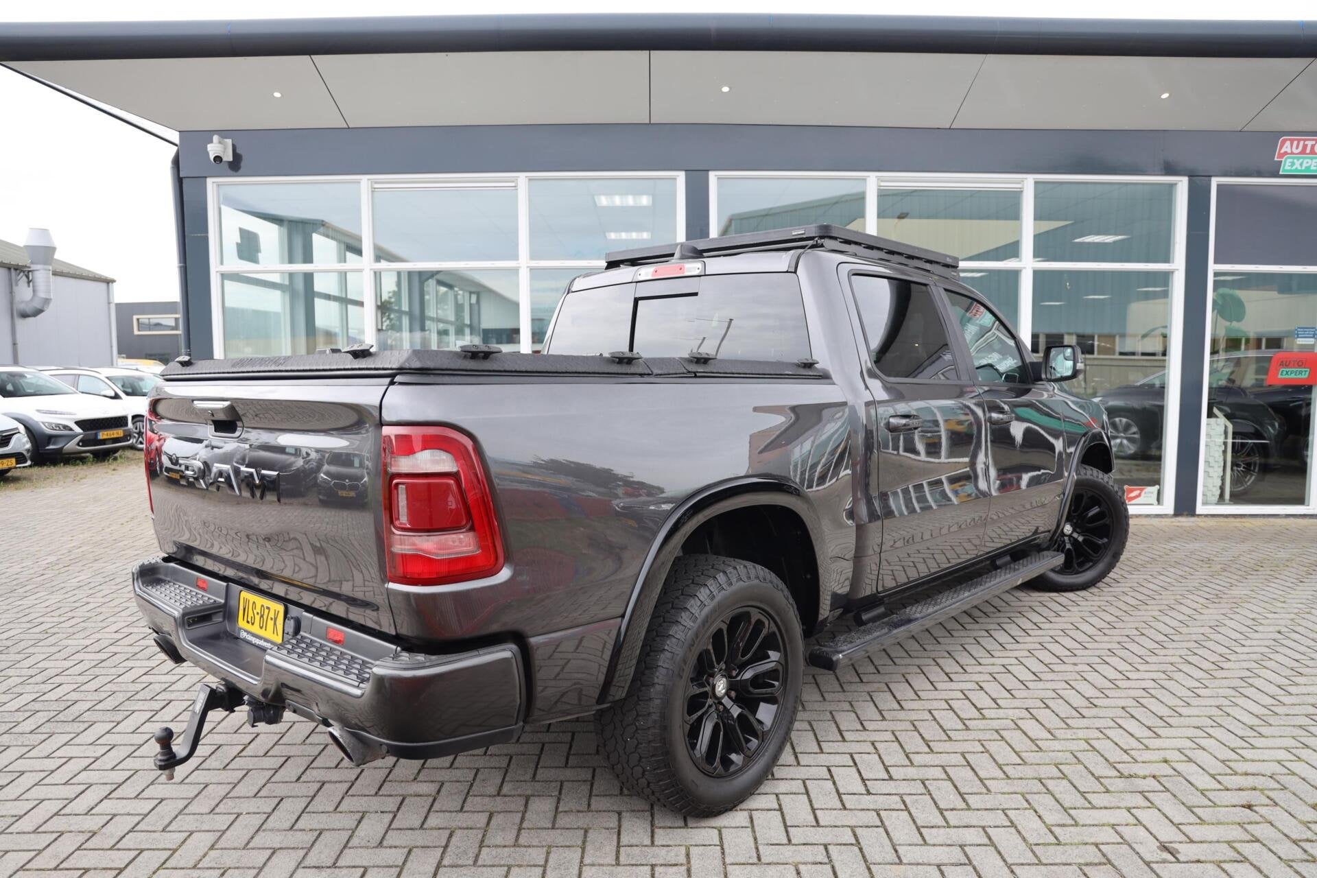 Dodge Ram 1500 4X4 5.7 V8 4x4 Crew Cab Laramie|Luchtvering|D, Auto's, Automaat, Gebruikt, 5654 cc, Origineel Nederlands