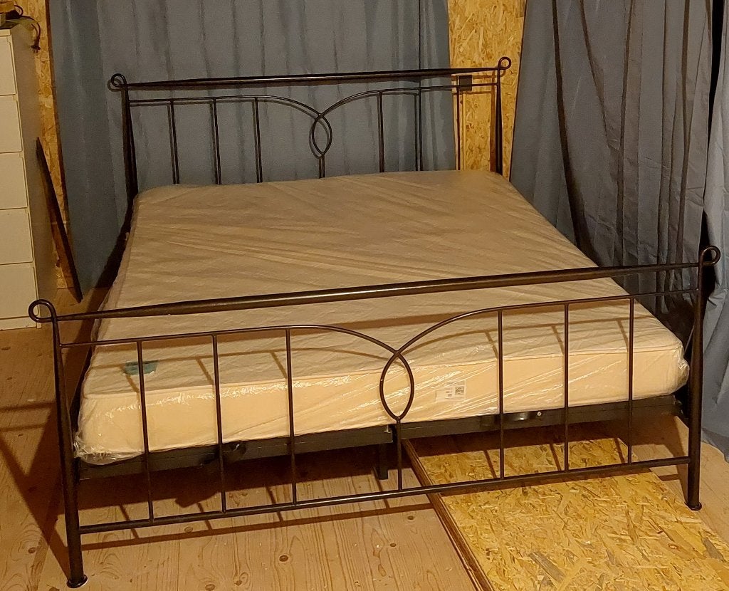 metalen ledikant met matras, Huis en Inrichting, Ophalen, Bruin, Tweepersoons, 190 cm of minder